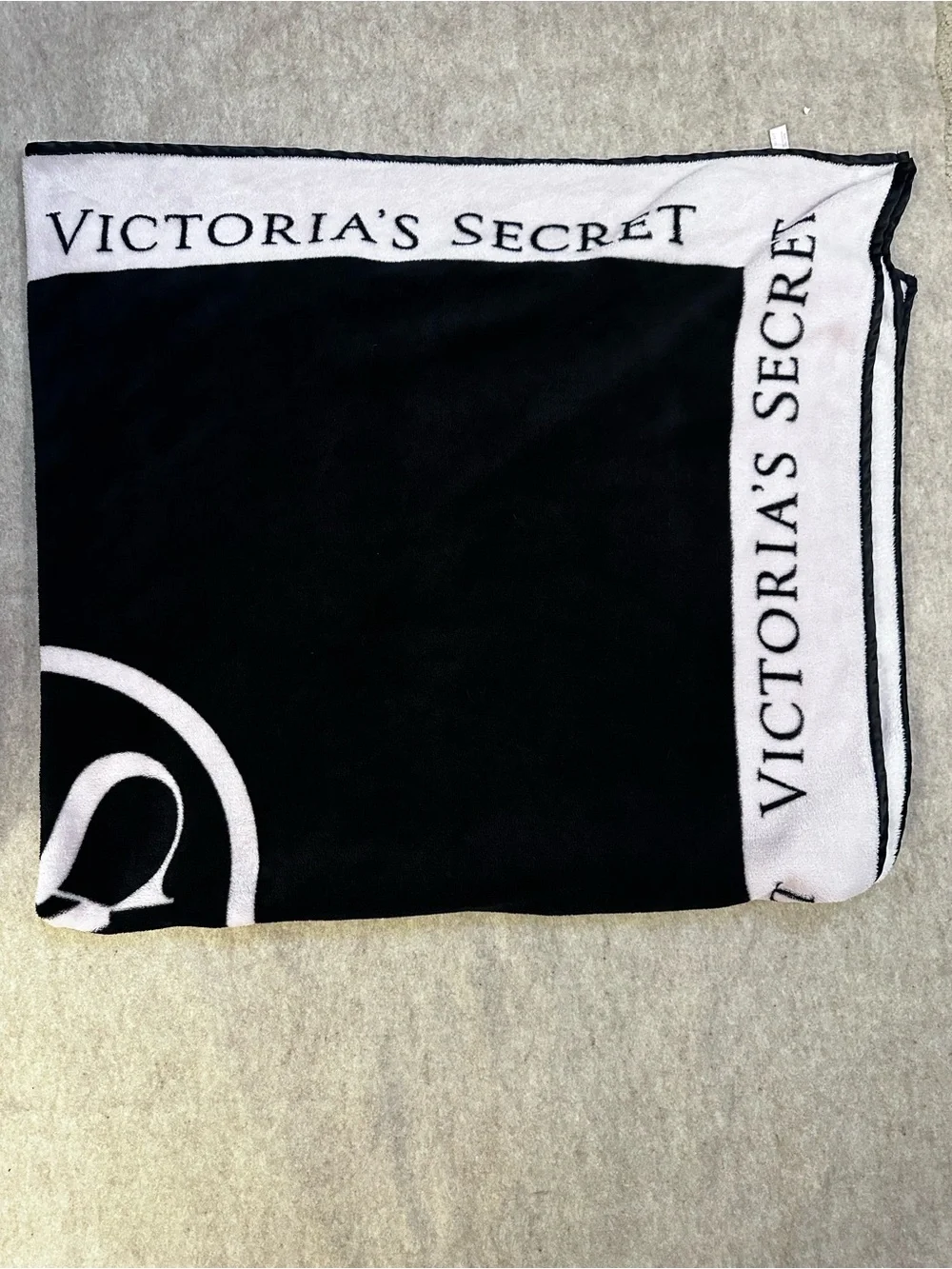 Victoria's Secret Limited Edition Black & Pink Logo Plush Throw Blanket - EUC